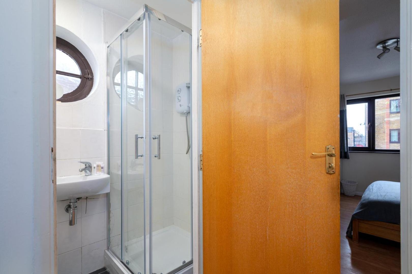 Guestready - 4br In Surrey Quays Canada Water Londra